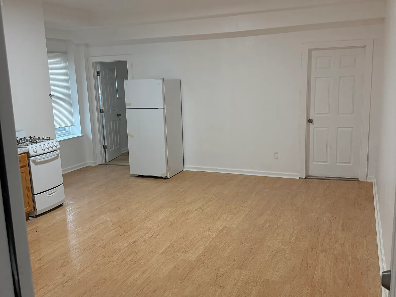 2 bed, 800 sqft, $1,400 — Photo 2