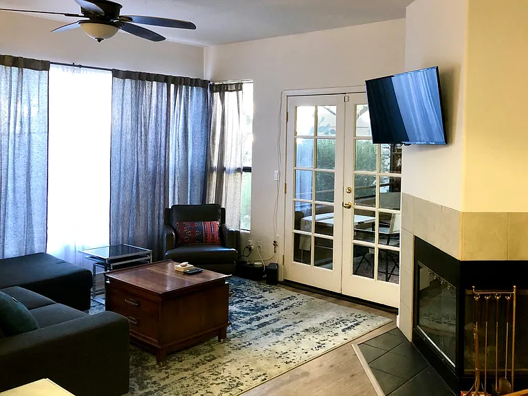 N Canyon Crest Dr — Photo 4
