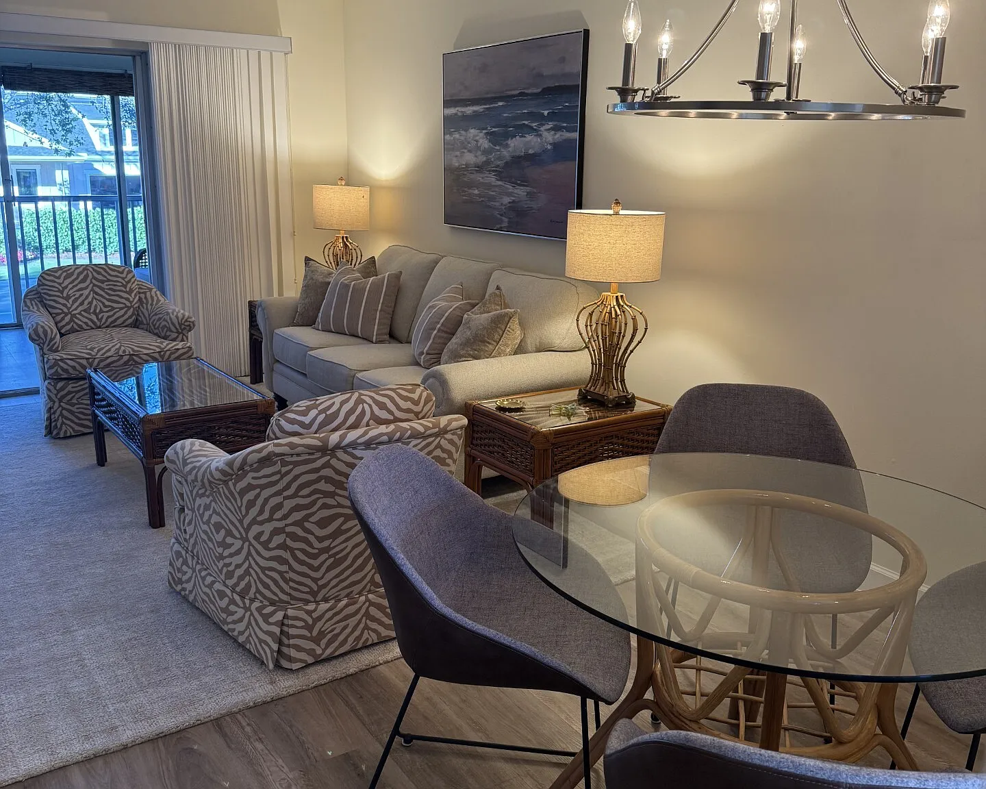 1900 Alamanda Dr — Photo 4