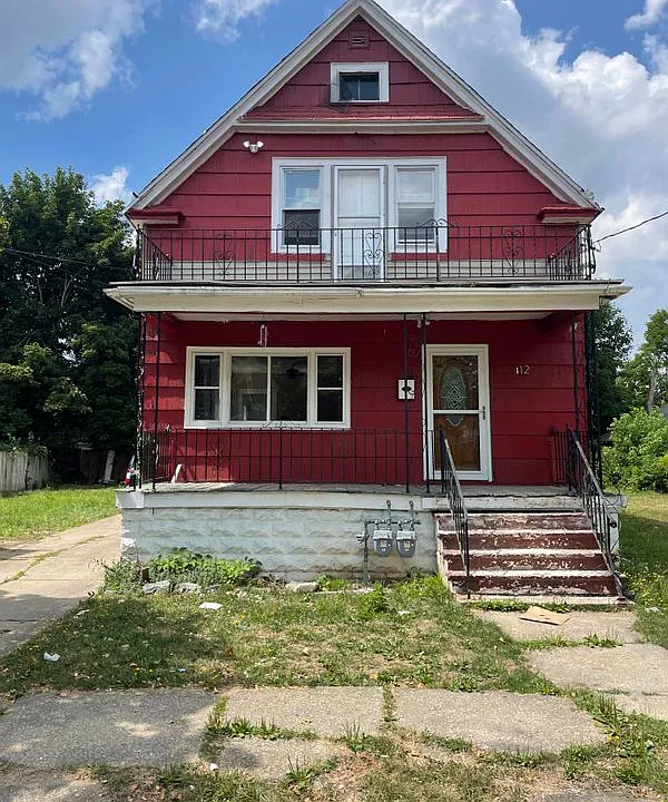112 Goembel Ave #LOWER