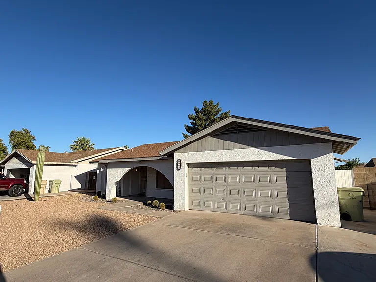 4807 W Beryl Ave — Photo 2