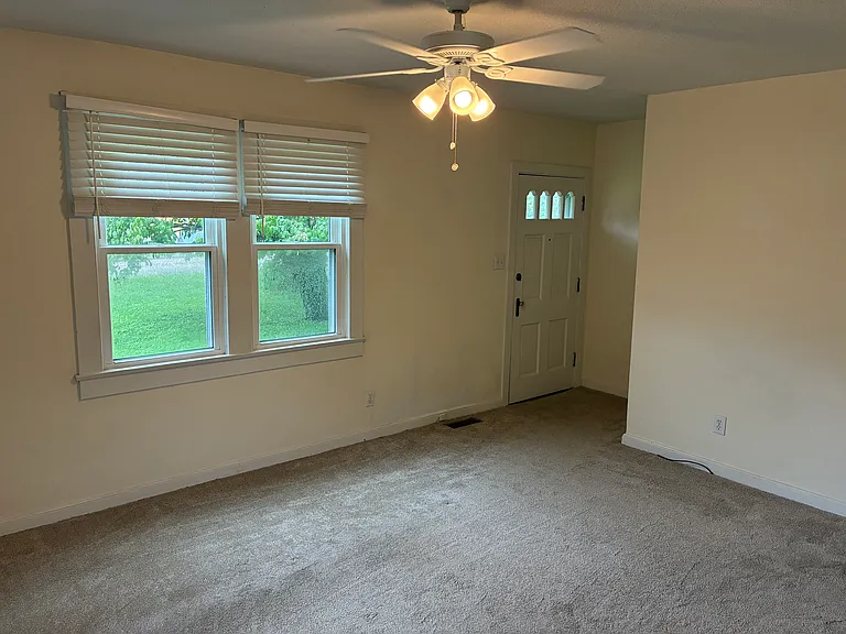 827 Banks Ave — Photo 4