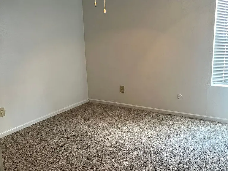 Emerald Cove Apartments — Photo 147