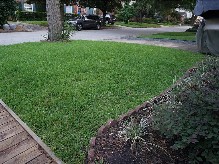 2404 Nottingham St — Photo 3
