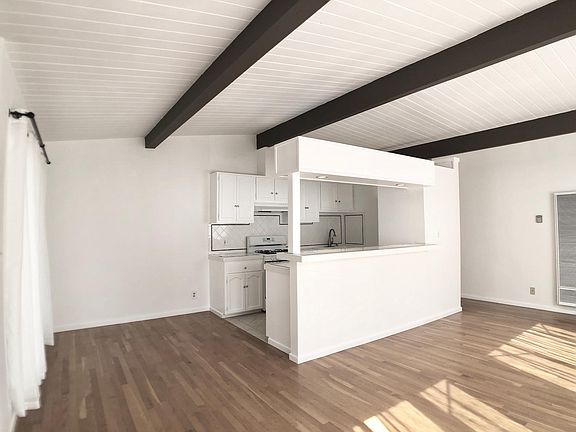 2nd image of 824 6th St APT 5