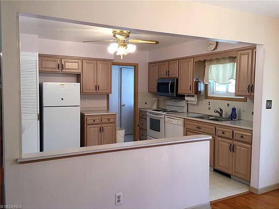 5th image of 6163 Roanoke Cir