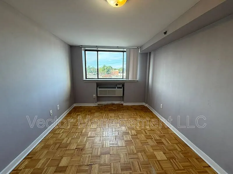1349 Dixwell Ave — Photo 4