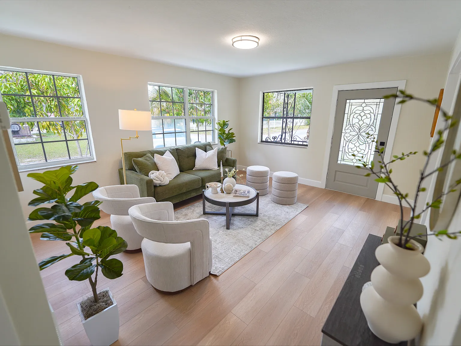 4 bed, 1867 sqft, $3,500 — Photo 2