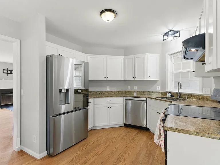 4905 Knightsbridge Way — Photo 10