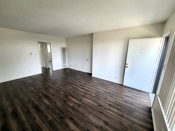 4th image of 4008 Stevely Ave #10