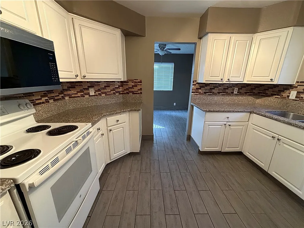 2 bed, 2.0 bath, 1074 sqft, $1,450 — Photo 4