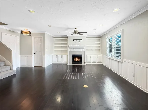 27 W La Quinta Ct, Rogers, AR 72758