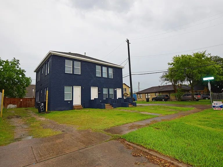 122 Pineview Dr — Photo 2