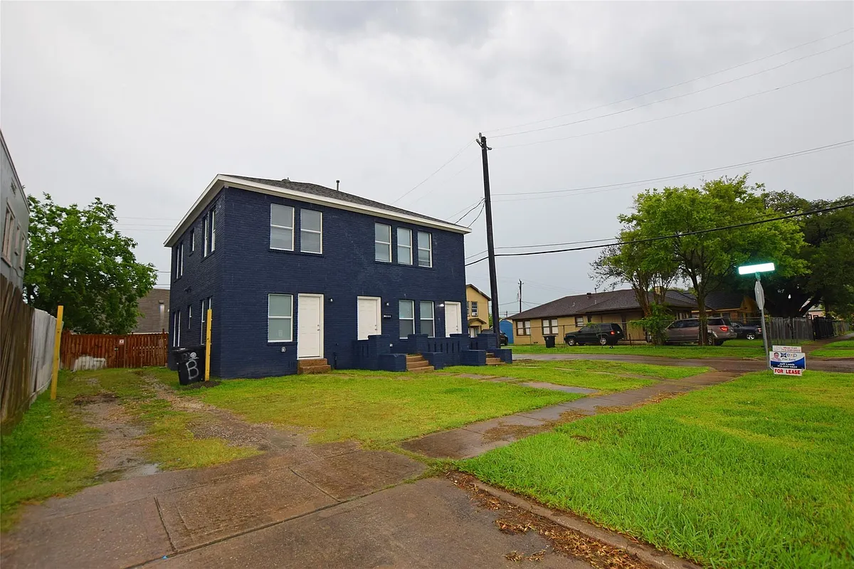Building Photo - 122 Pineview Dr