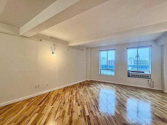 4th image of 2928 41st Ave APT 401