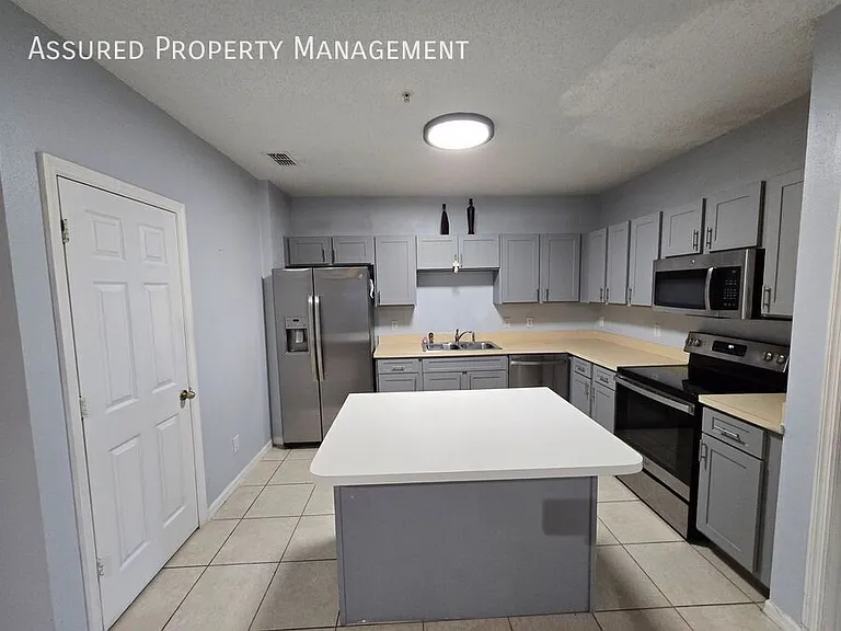 2048 Cypress Bay Blvd — Photo 4