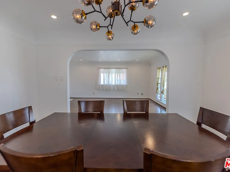 1067 S Sycamore Ave — Photo 12