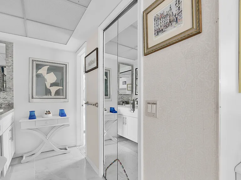 450 French Royale Cir — Photo 21