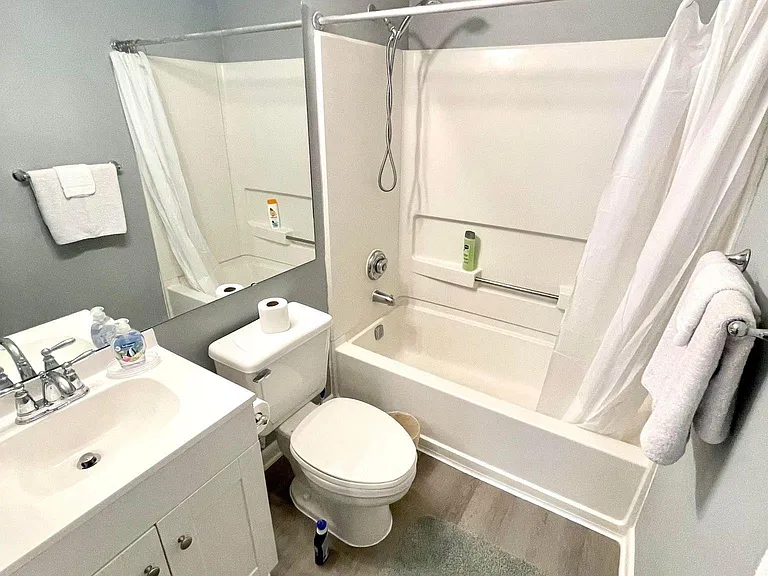 1401 Collegiate Cir #302 — Photo 12