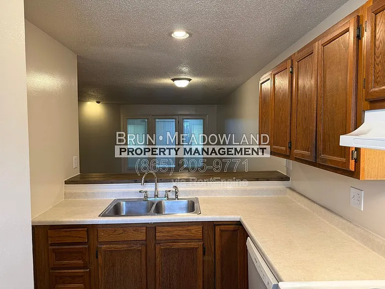 10409 Victoria Dr #D — Photo 6