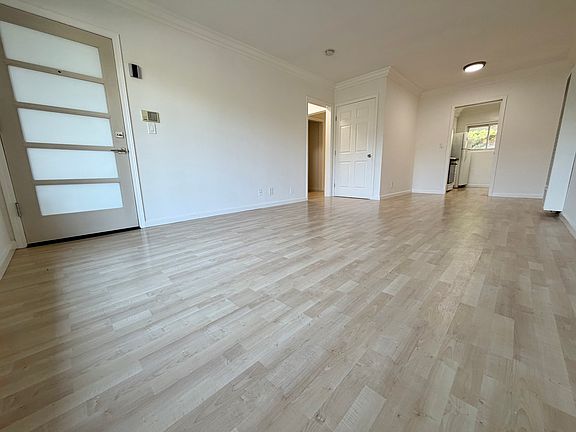 3rd image of 929 Idaho Ave APT 2