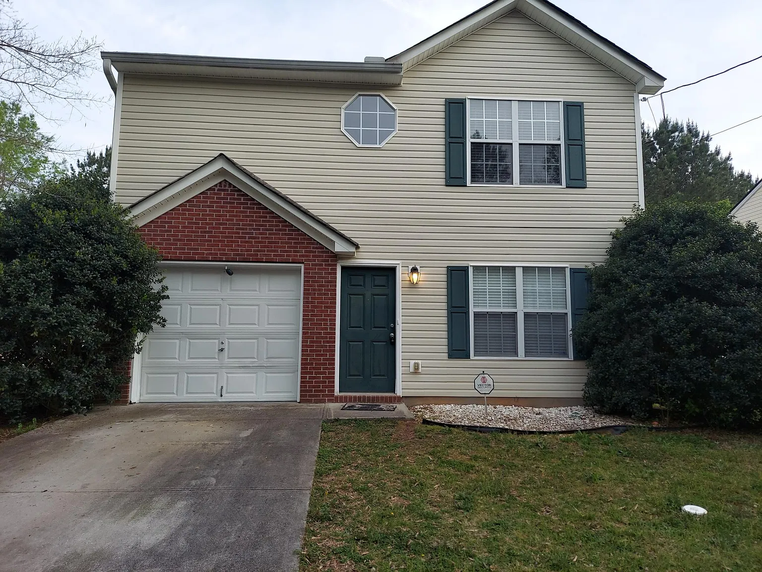 3 bed, 2.5 bath, 1500 sqft, $1,895 — Photo 2