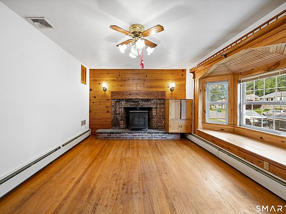 3rd image of 106 Townsend Avenue
