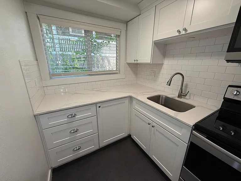 Taylor Apartments — Photo 16