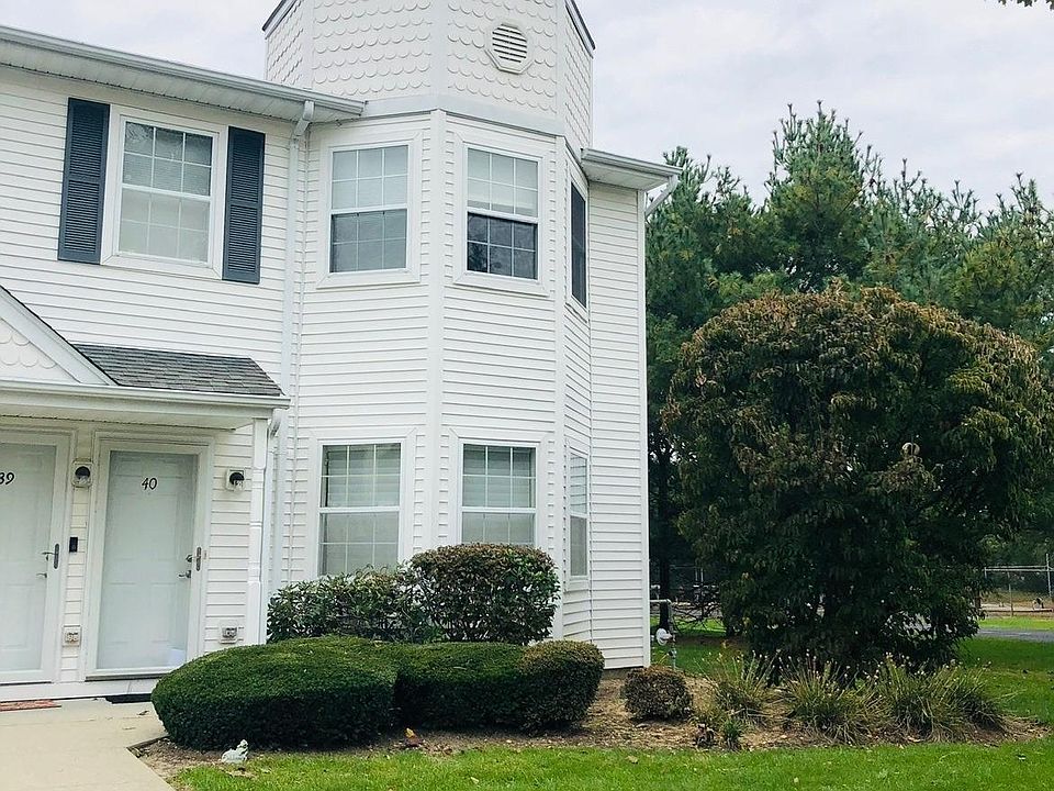 1st image of 40 Victorian Ln