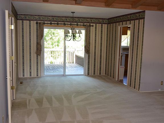 5th image of 110 Fairway Dr
