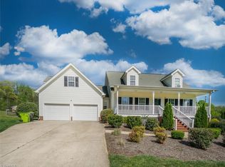 7500 Kristen Dr, Oak Ridge, NC 27310