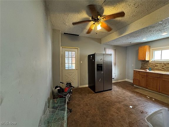 5th image of 11015 La Rose Ave