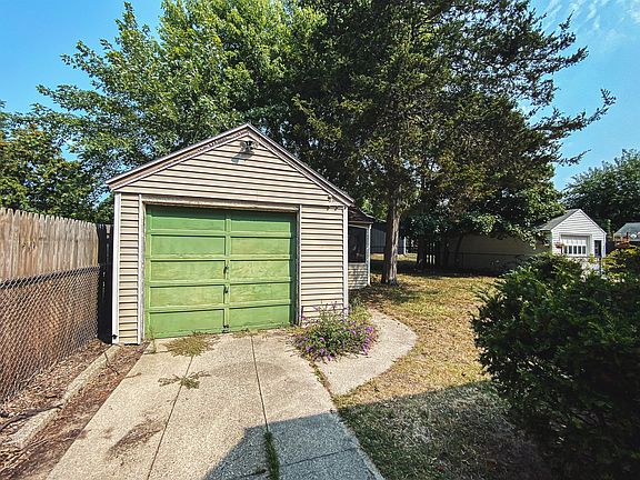 2nd image of 719 Mulford Dr SE
