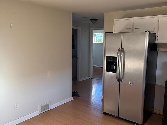 4th image of 125 Meadowlawn Rd #2