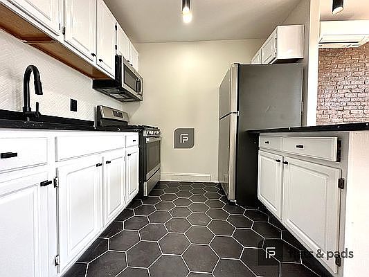 4th image of 339 Vernon Ave #2A