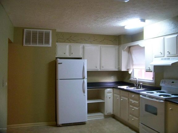 3rd image of 7917 Conifer Dr