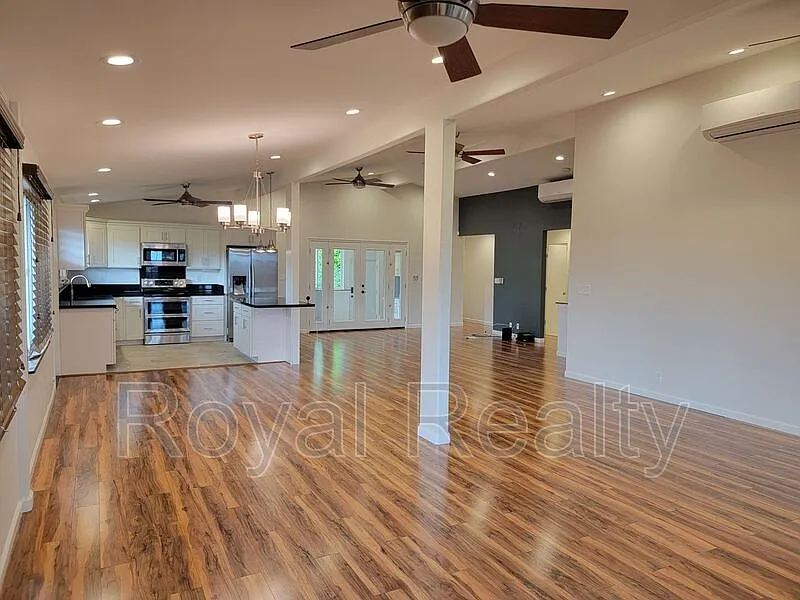 4 bed, 3.0 bath, 2764 sqft, $5,500 — Photo 4