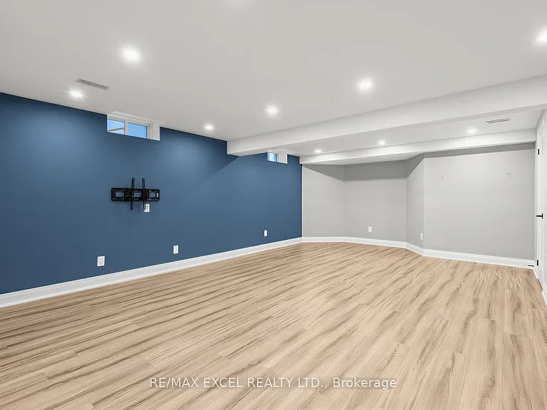 25 Demott Ave — Photo 26
