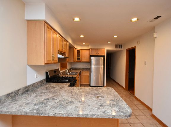 3rd image of 2724 N Magnolia Ave