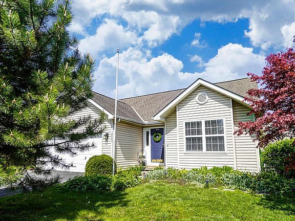 3rd image of 2543 Delamaine Dr