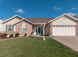 527 Misty Moss Ln, Saint Peters, MO