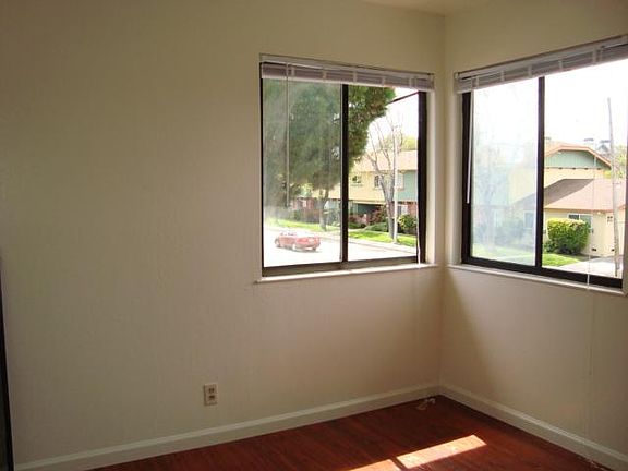 5th image of 605 Bryan Ave APT 5
