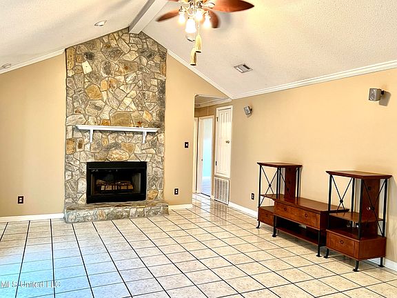 4th image of 2100 Broadmoor Dr