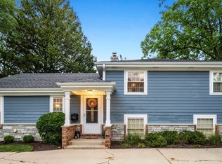 1911 Linneman St, Glenview, IL