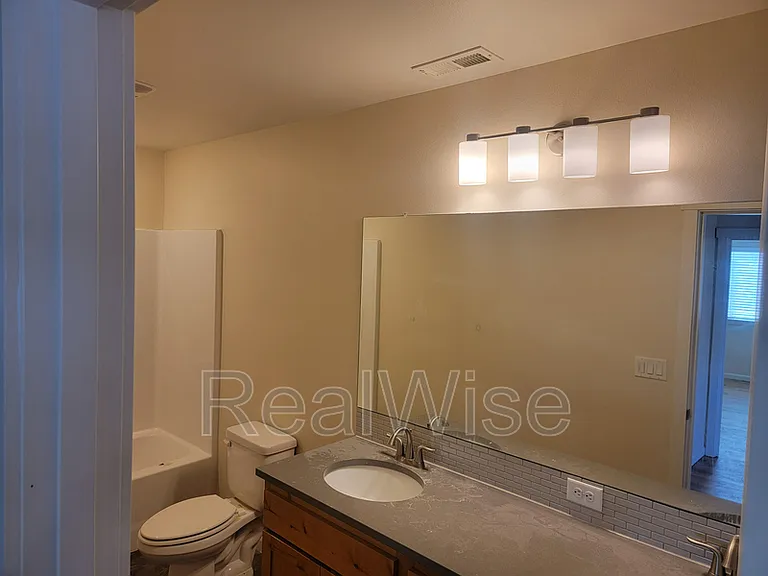 170 NW 30th St — Photo 15