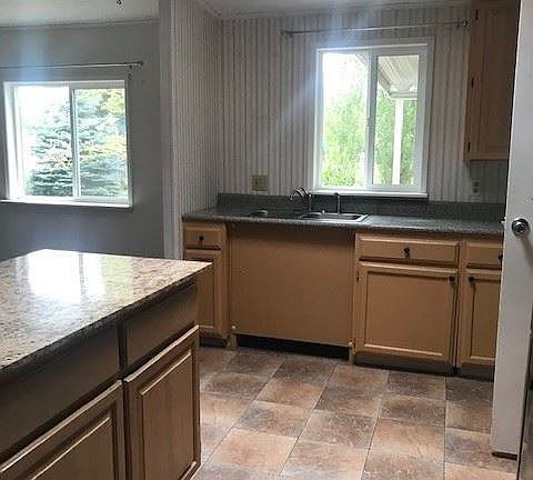 4th image of 512 Jefferson Ave NW