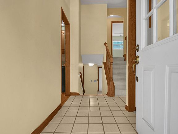 3rd image of 254 Lansdowne Ave