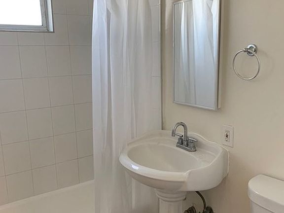 2nd image of 11028 Venice Blvd APT 2