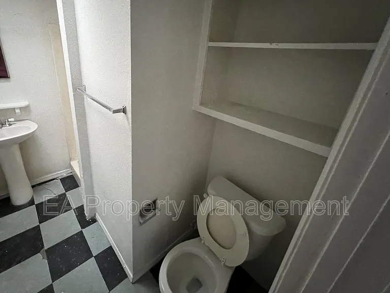 123 Walter St NE #4 — Photo 9