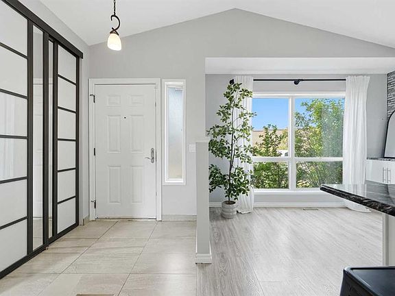 3rd image of 96 N Rivercrest Cres SE